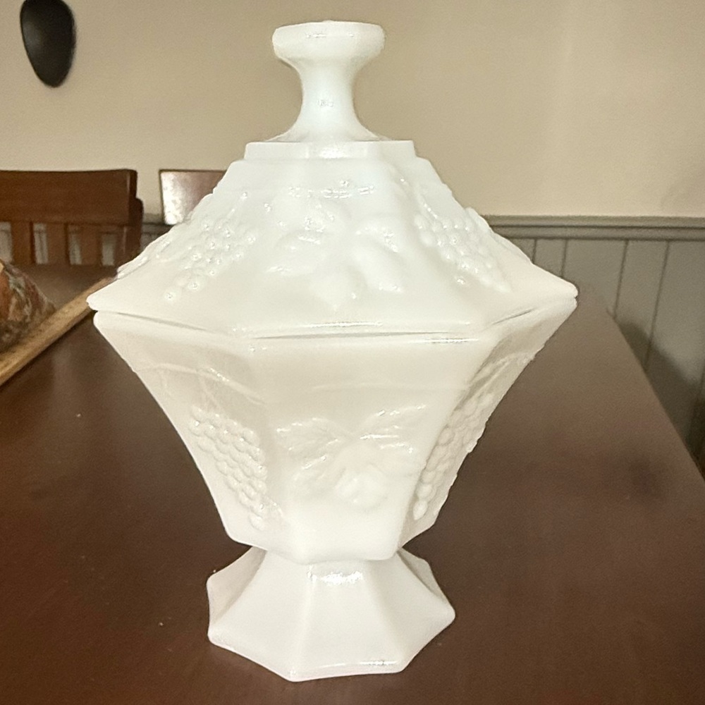 Vintage Anchor Hocking  Milk Glass Pedestal Covered Candy Dish Harvest Grape